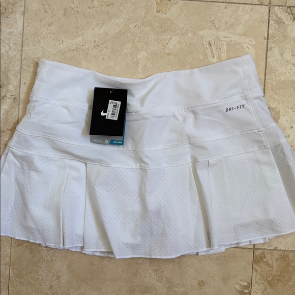 Nike DriFit Pleated Tennis Skort - Picture 2 of 7